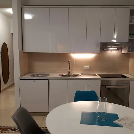 D&m 1 Apartment *
